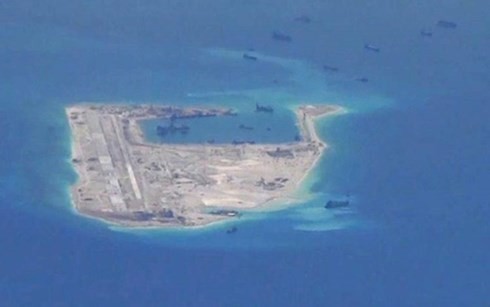 US, the Philippines agree maritime disputes must be settled via international law - ảnh 1